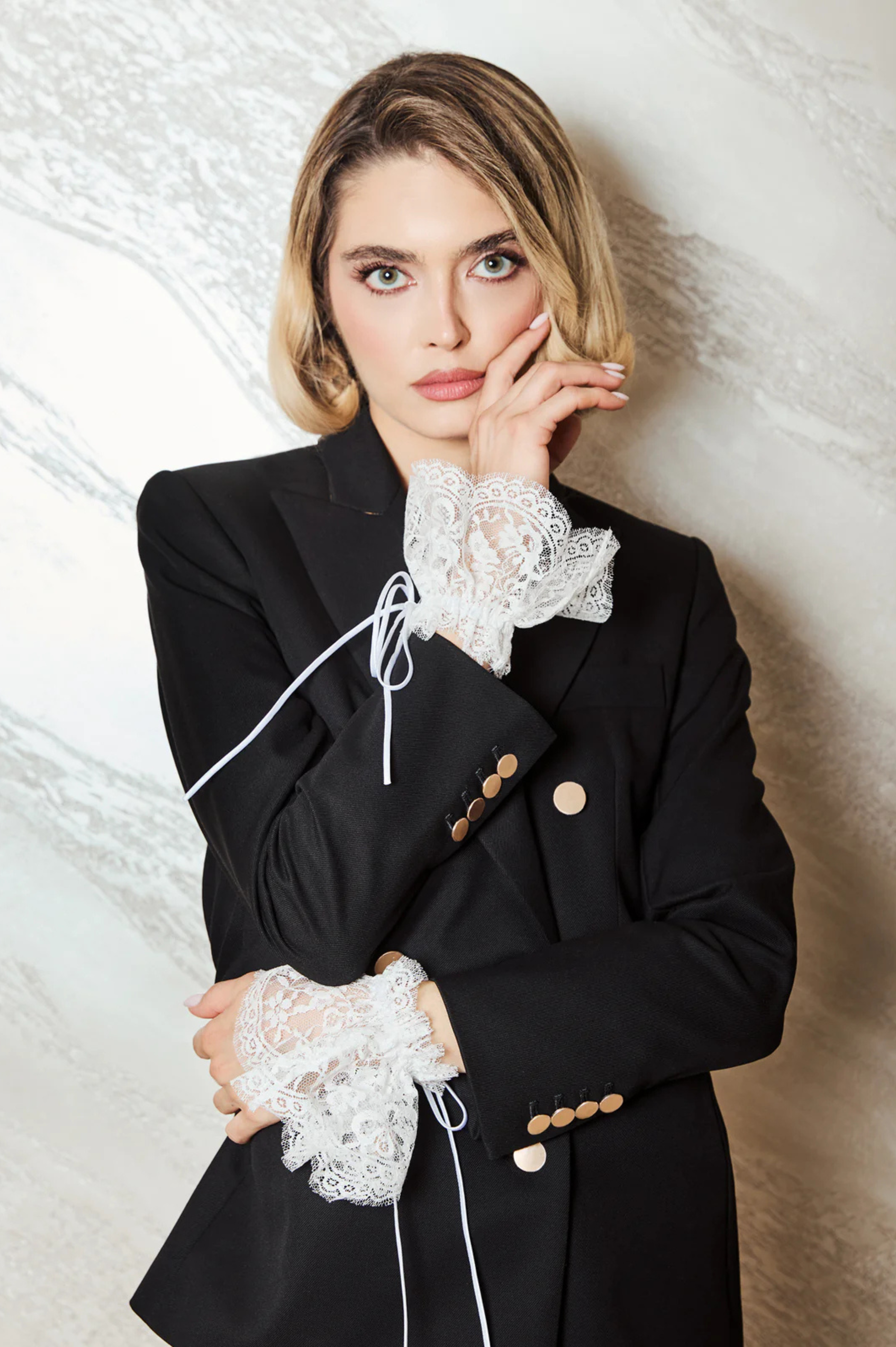 LACE CUFFS
