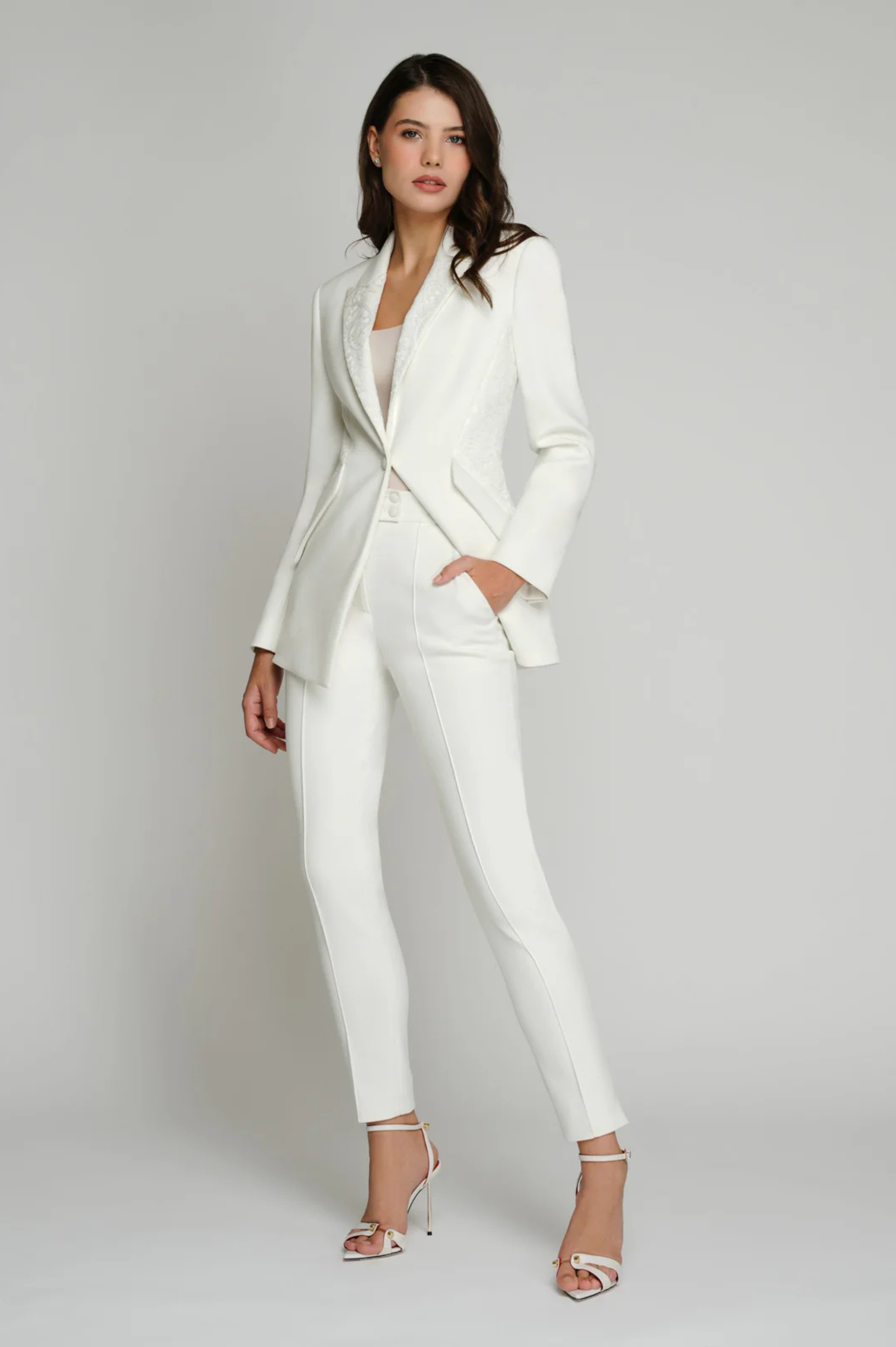 ONE FLOWER SUIT