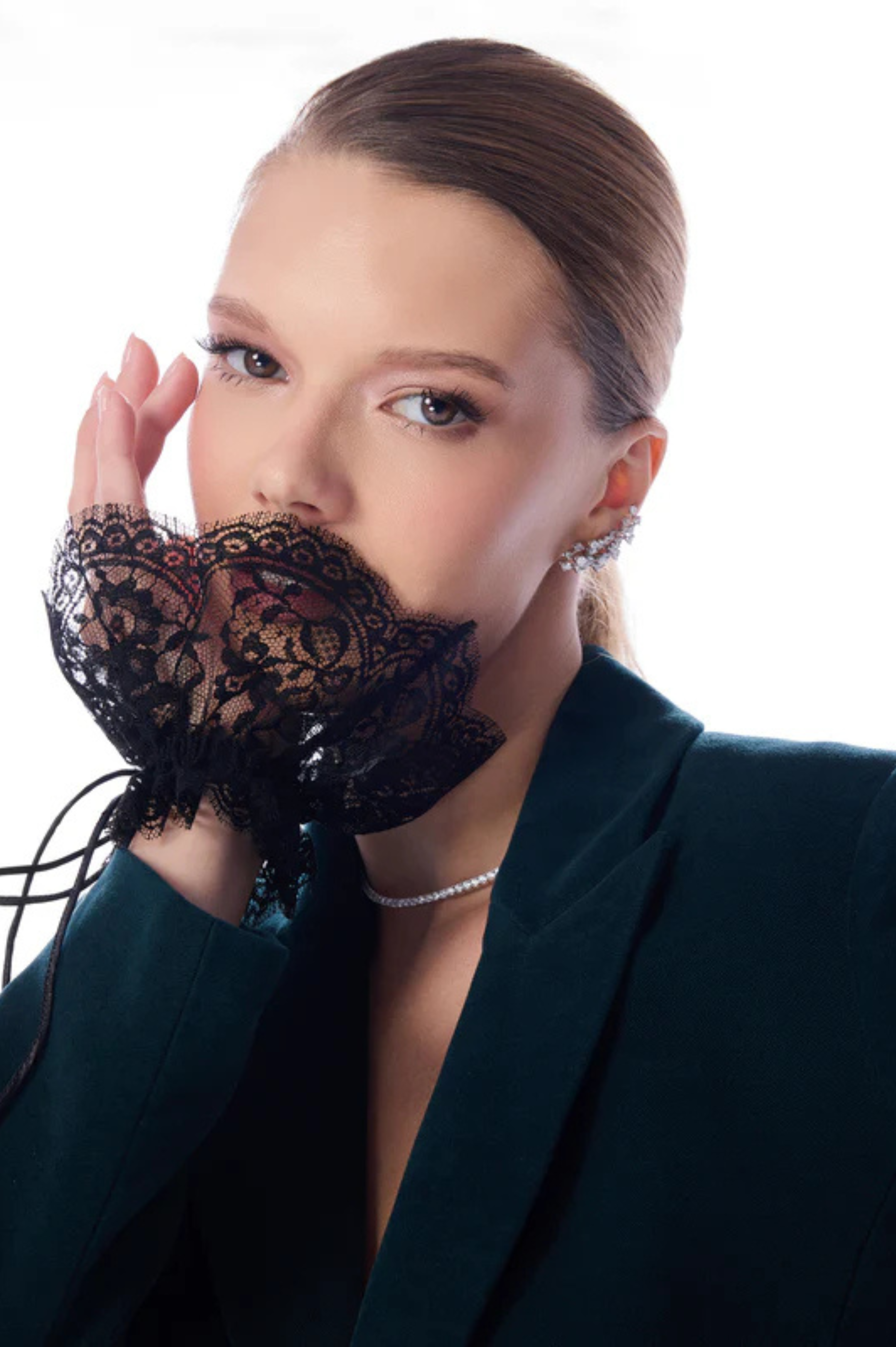 BLACK LACE CUFFS