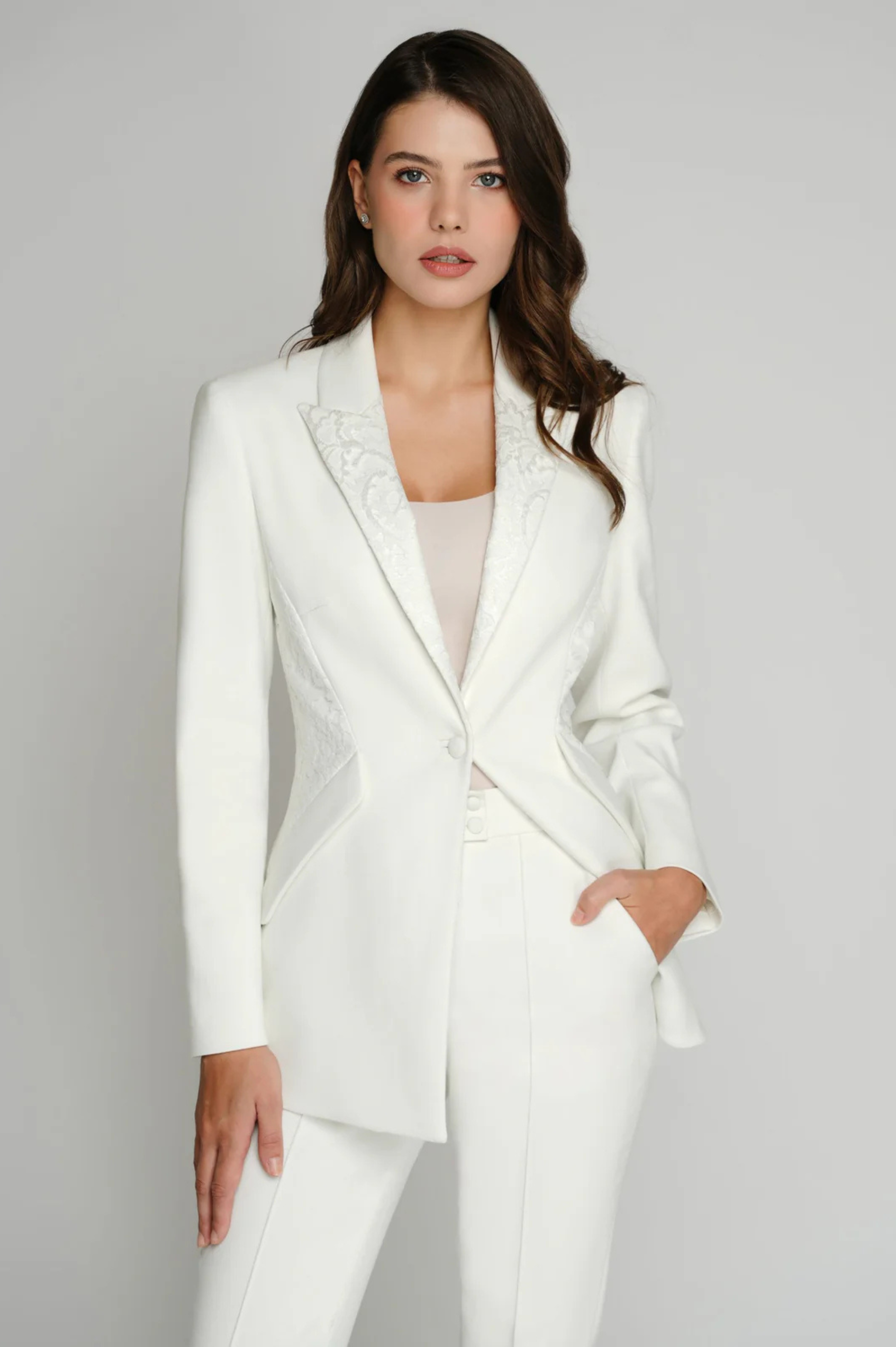 ONE FLOWER SUIT